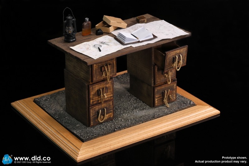 Diorama War Desk Set