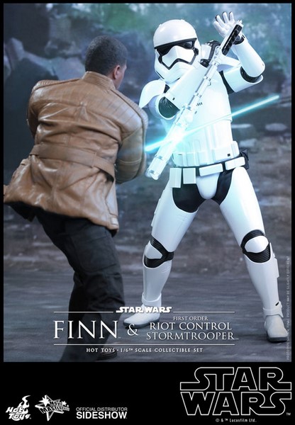 Figurky Finn & First Order Riot Control Stormtrooper - Star Wars Episode VII 1/6