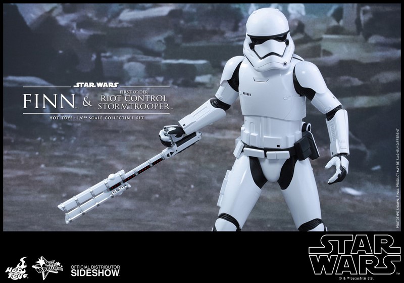 Figurky Finn & First Order Riot Control Stormtrooper - Star Wars Episode VII 1/6