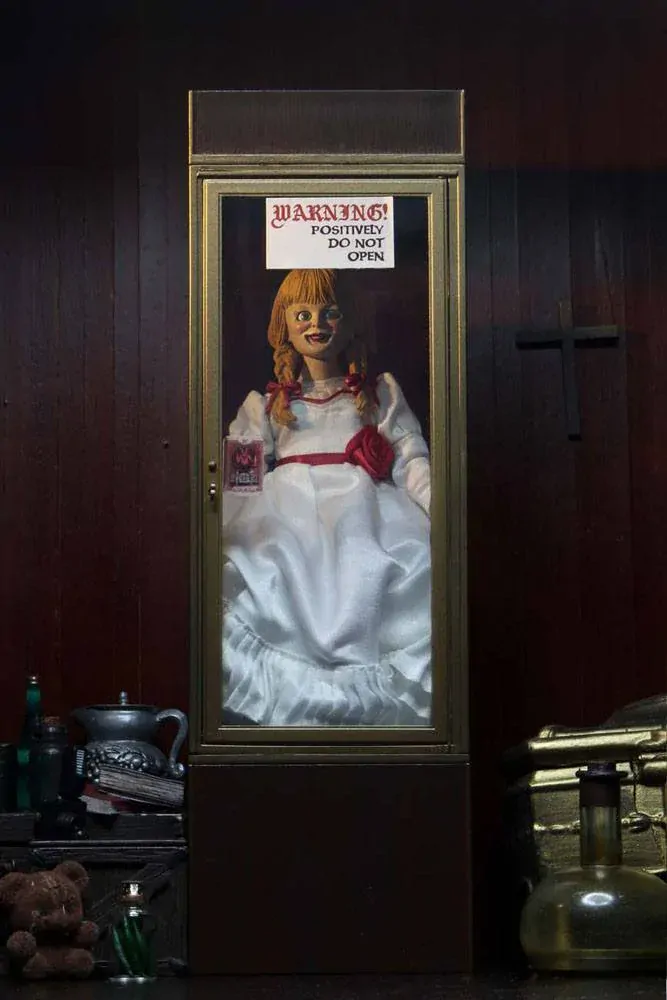 Figurka Annabelle - The Conjuring Universe Retro Action Figure
