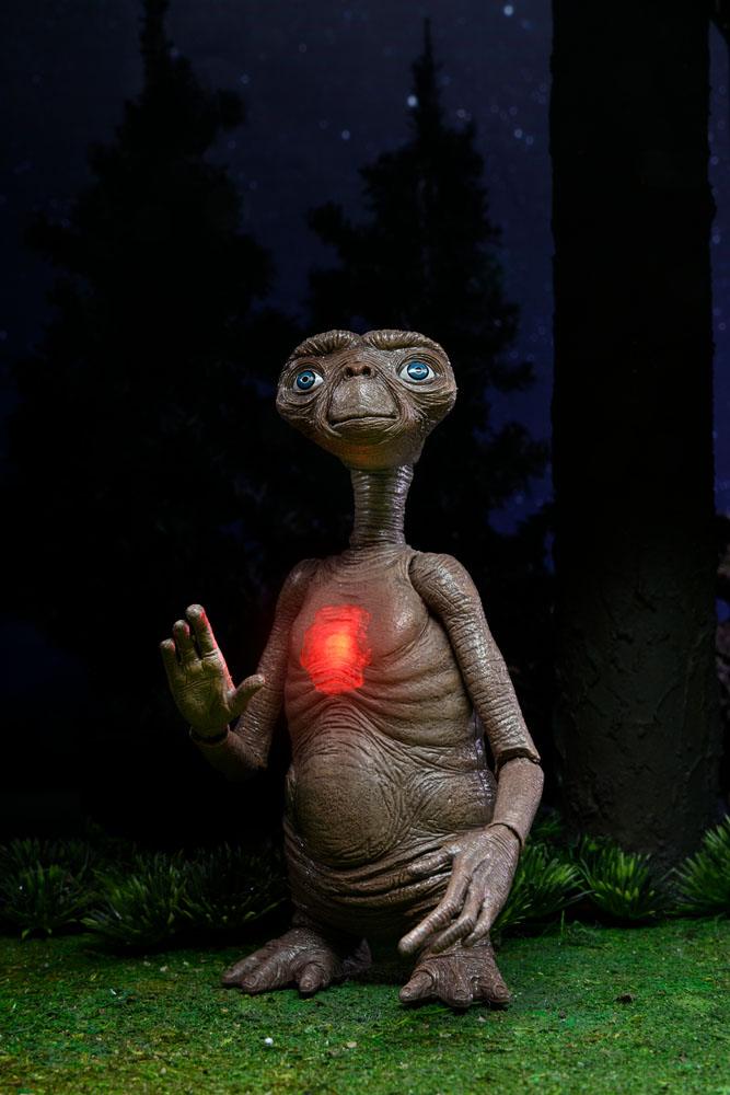 Figurka Ultimate Deluxe E.T. - E.T. the Extra-Terrestrial Action Figure