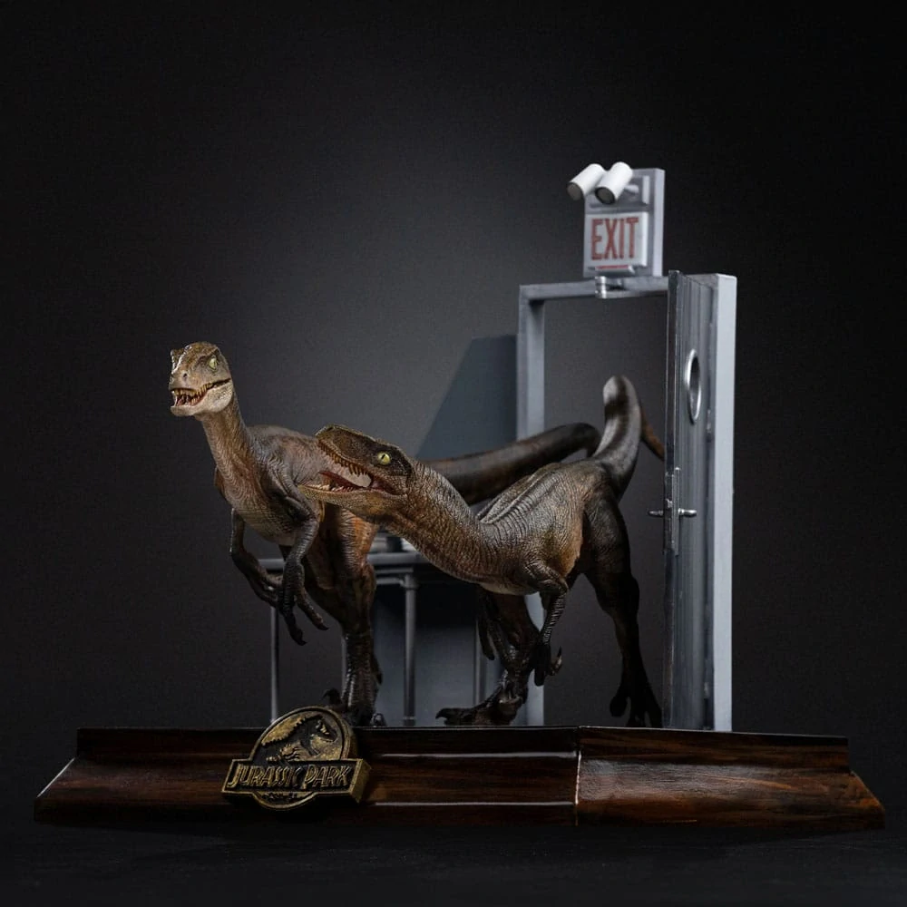 Soška Raptors at the Kitchen's Door - Jurassic Park Art Scale Statue 1/10