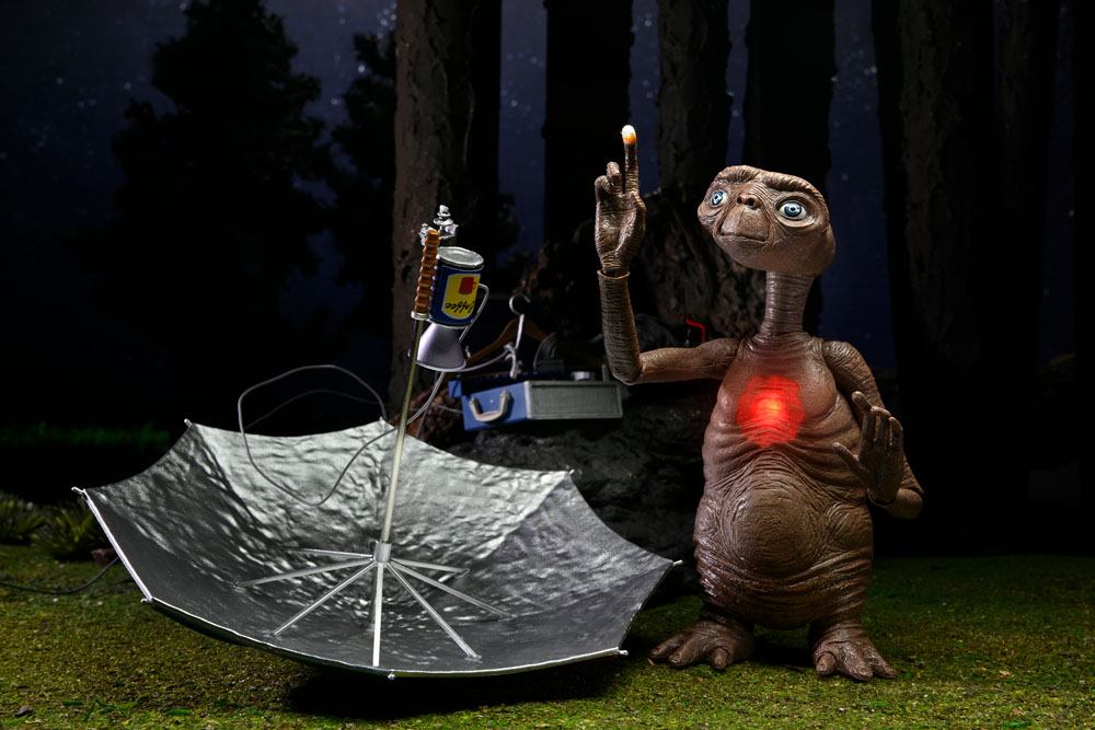 Figurka Ultimate Deluxe E.T. - E.T. the Extra-Terrestrial Action Figure