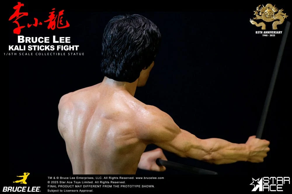 Soška Bruce Lee Kali Sticks Fight Deluxe Basement Version - Enter the Dragon Movie Statue 1/6
