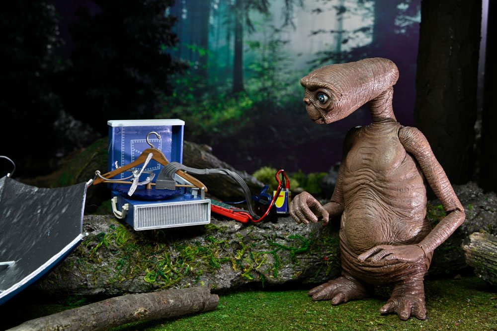 Figurka Ultimate Deluxe E.T. - E.T. the Extra-Terrestrial Action Figure