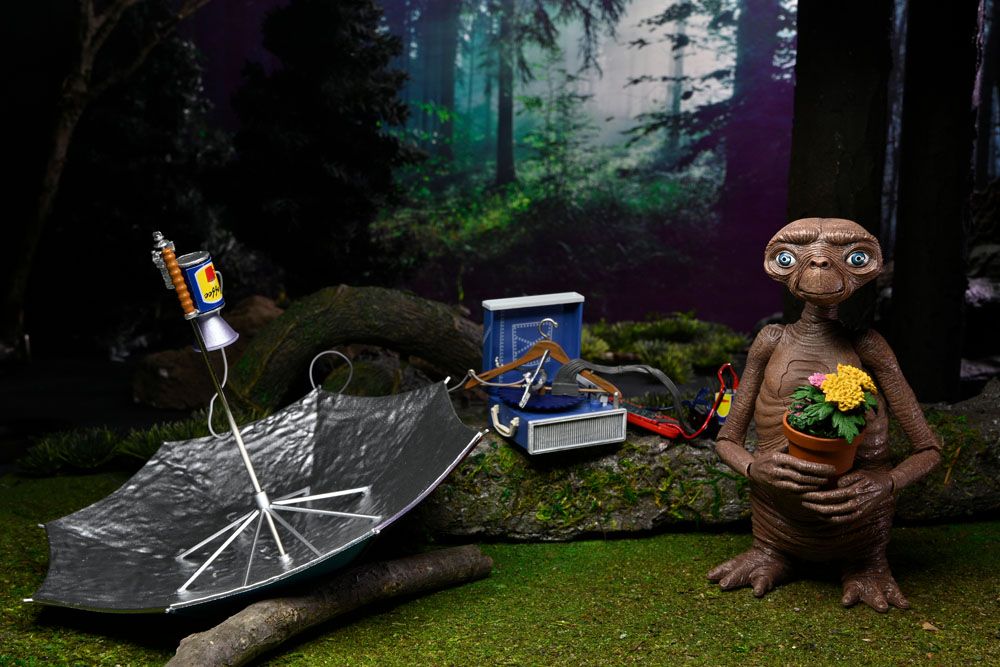 Figurka Ultimate Deluxe E.T. - E.T. the Extra-Terrestrial Action Figure