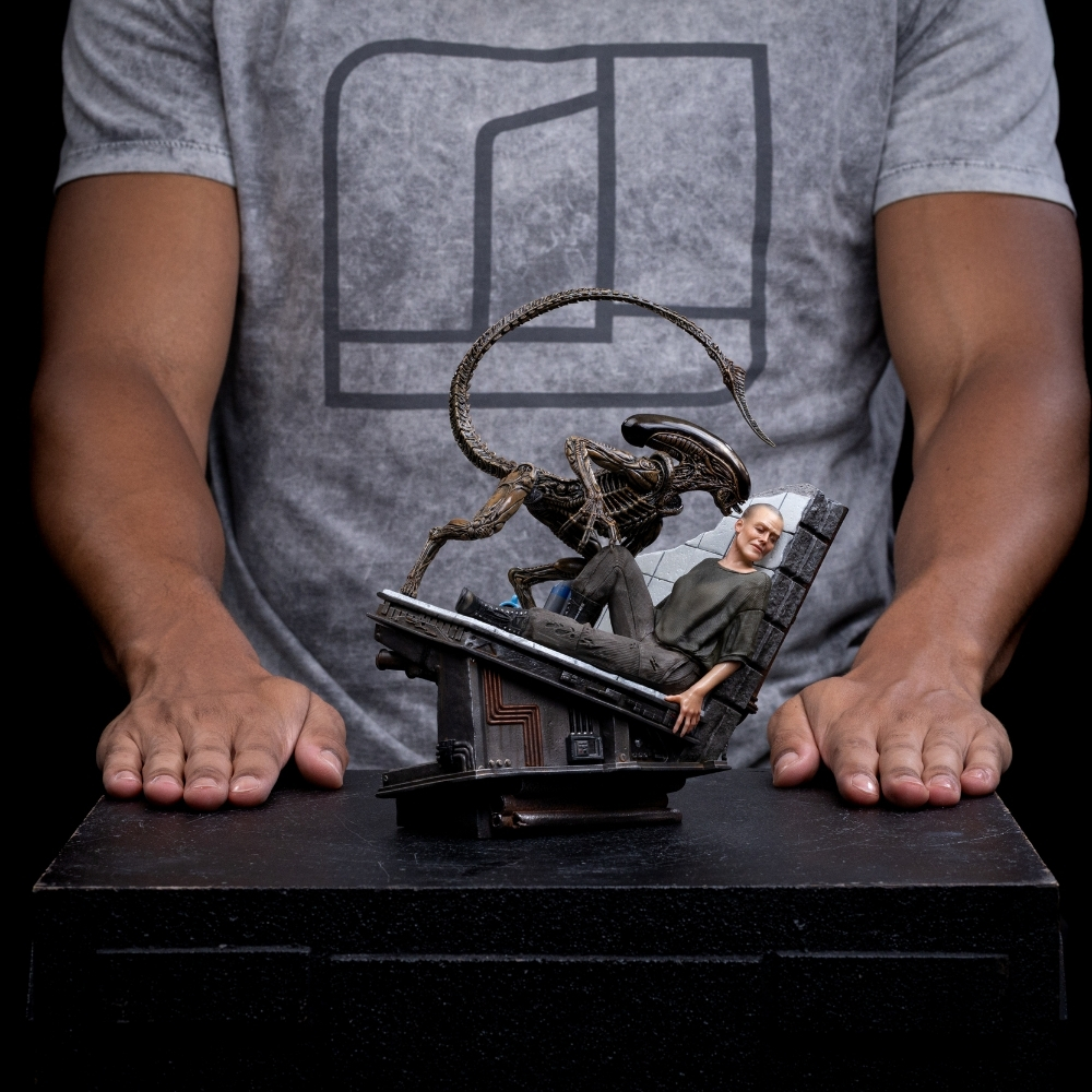 Soška Ellen Ripley And Dog Alien - Alien 3 Art Scale 1/10